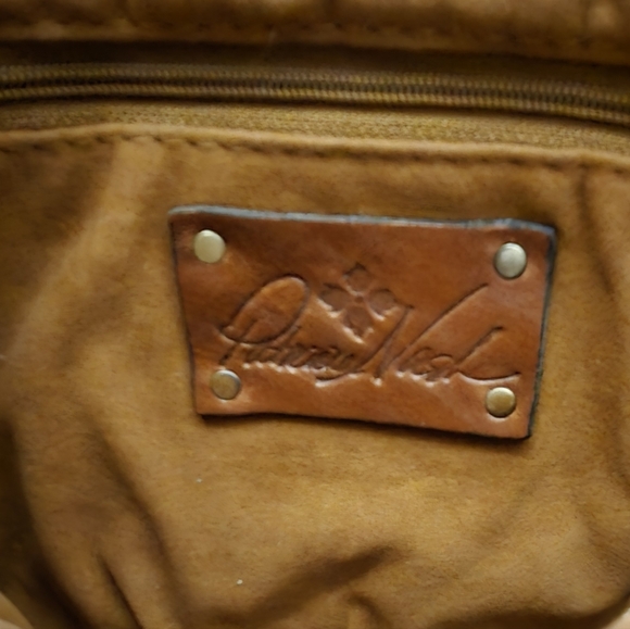 Patricia Nash CAPRI White Gold Tooled Leather Wristlet Wallet Bag - Picture 8 of 8